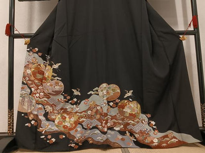 平和屋着物●豪華黒留袖　駒刺繍　群れ鶴草花宝尽くし　金彩　正絹　逸品　AABK0263ph