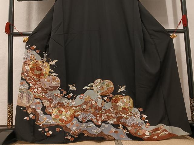 平和屋着物●豪華黒留袖　駒刺繍　群れ鶴草花宝尽くし　金彩　正絹　逸品　AABK0263ph