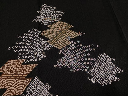 平和屋着物●訪問着　絞り　刺繍　松皮菱　黒地　金彩　正絹　逸品　未使用　AABK0266ph