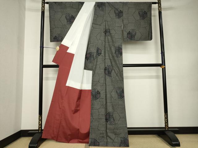 平和屋着物●本場大島紬　9マルキ　割付き花文　正絹　逸品　AABK0337ck