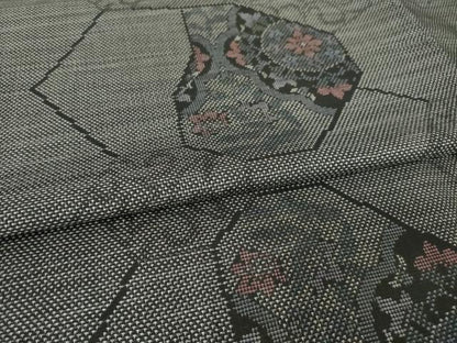 平和屋着物●本場大島紬　9マルキ　割付き花文　正絹　逸品　AABK0337ck