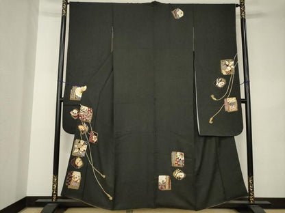 平和屋着物●振袖　駒刺繍　色紙花文　兎　黒地　金彩　正絹　逸品　AABK0349ck