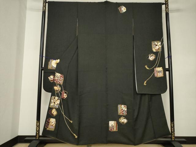 平和屋着物●振袖　駒刺繍　色紙花文　兎　黒地　金彩　正絹　逸品　AABK0349ck