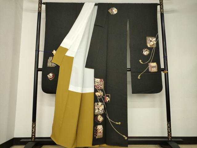 平和屋着物●振袖　駒刺繍　色紙花文　兎　黒地　金彩　正絹　逸品　AABK0349ck