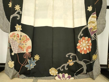 平和屋本店●アンティーク　大正ロマン　振袖　駒刺繍　地紙御所車花文　黒地　正絹　逸品　AABK0372ck