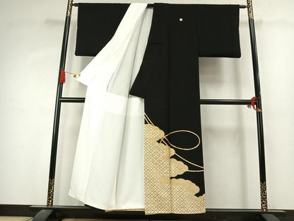 平和屋着物●豪華黒留袖　駒刺繍　雲取り七宝花文　金彩　正絹　逸品　未使用　AABK1013fy