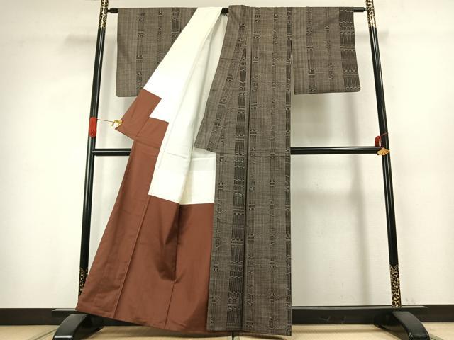 平和屋着物●本場大島紬　9マルキ　幾何学間道　正絹　逸品　AABK1076fy