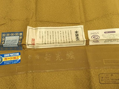 平和屋着物●上質な色無地　寿光織　本草木染　草花地紋　黄金色　丹後ちりめん　反端付き　正絹　逸品　未使用　AABK1085fy