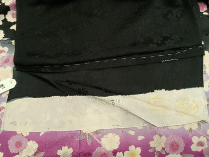 平和屋着物●豪華振袖　駒刺繍　草花文　暈し染め　黒地　金彩　仮絵羽　正絹　逸品　未使用　AABK1090fy