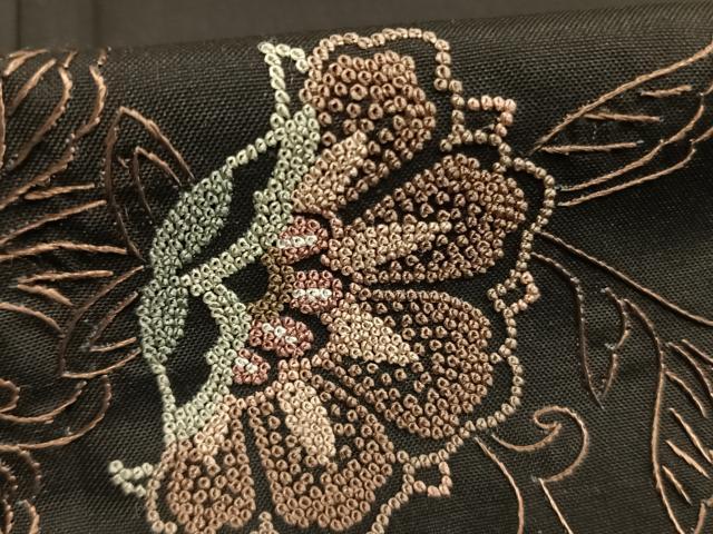 平和屋着物●本場縞大島紬　訪問着　中国三大刺繍　汕頭刺繍　スワトウ刺繍　相良刺繍　総刺繍　作家物　花唐草文　正絹　逸品　AABK1212fy