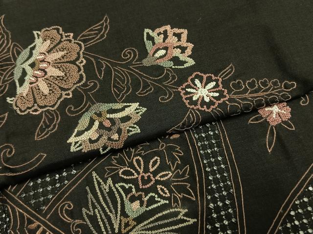 平和屋着物●本場縞大島紬　訪問着　中国三大刺繍　汕頭刺繍　スワトウ刺繍　相良刺繍　総刺繍　作家物　花唐草文　正絹　逸品　AABK1212fy