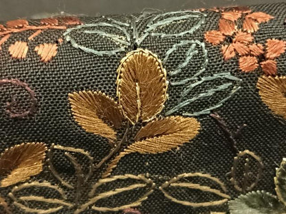 平和屋着物●本場縞大島紬　訪問着　総刺繍　萩文　黒地　金糸　正絹　逸品　AABK1216fy