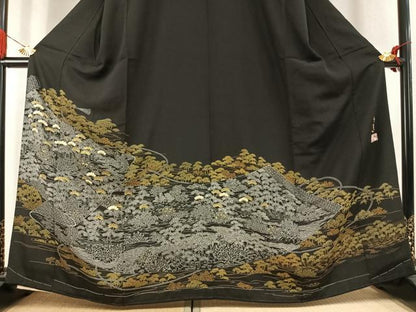 平和屋着物●豪華黒留袖　作家物　駒刺繍　松竹梅　三越扱い　正絹　逸品　未使用　AABK1223fy
