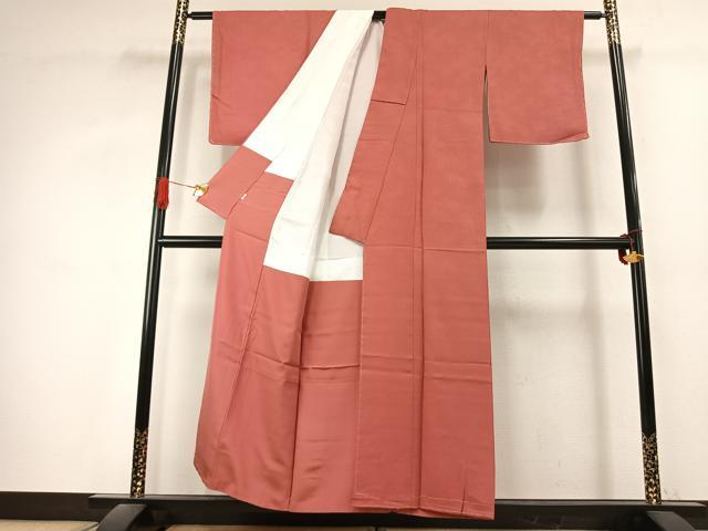 平和屋着物●京加賀友禅　百貫達雄　色無地　紗綾形地紋　甚三紅色　小田急百貨店扱い　正絹　逸品　AABK1232fy