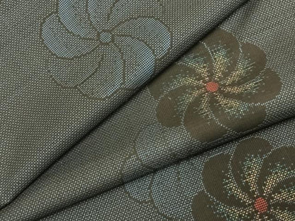 平和屋着物●本場大島紬　9マルキ　捻梅文　正絹　逸品　AABK1326fy