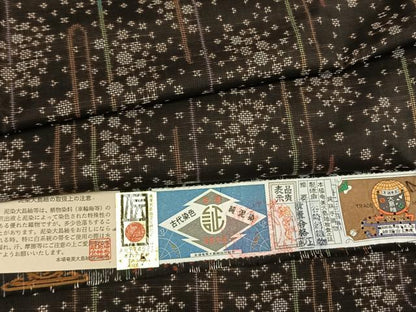 平和屋着物●本場大島紬 純泥染 手織 7マルキ 幾何学文様 健勝苑扱い 谷崎絹織物謹製 証紙付き ロング丈 正絹 逸品 未使用 AABK1364fy