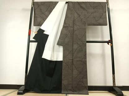 平和屋着物●本場大島紬　9マルキ　純泥染　手織　雪輪文　ますいわ屋扱い　興紬商店謹製　証紙付き　正絹　逸品　AABK1400fy