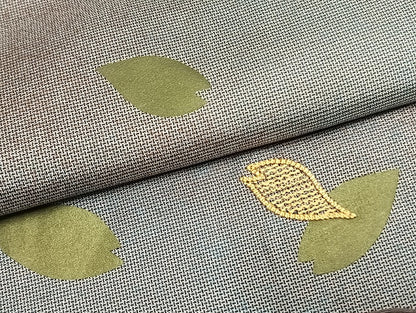平和屋着物●本場縞大島紬　訪問着　刺繍　舞桜文　正絹　逸品　AABK1405fy
