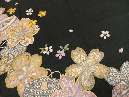 平和屋着物●豪華振袖　駒刺繍　舞桜文　黒地　金彩　正絹　逸品　AABK1512fy