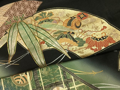 平和屋着物●五代 歌舞伎役者　坂東八十助　黒留袖　駒刺繍　地紙笹竹文　暈し染め　金銀彩　正絹　逸品　AABK1540fy
