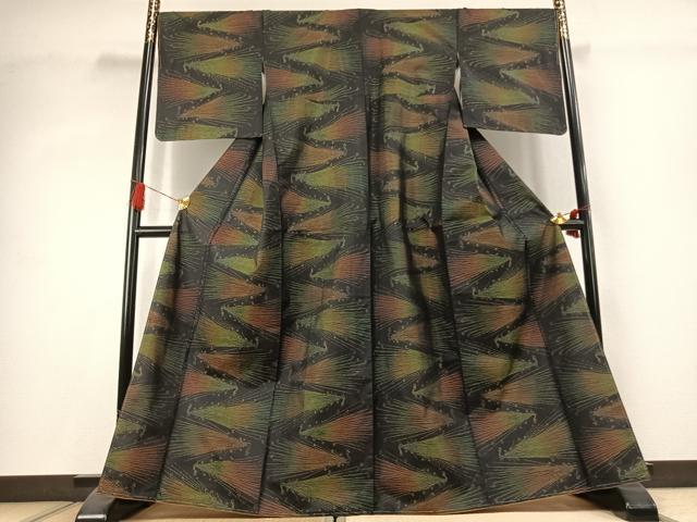 平和屋着物●本場大島紬　孔雀文　黒地　正絹　逸品　未使用　AABK1541fy