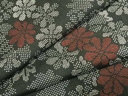 平和屋着物●本場大島紬　草花文　黒地　正絹　逸品　AABK1570fy