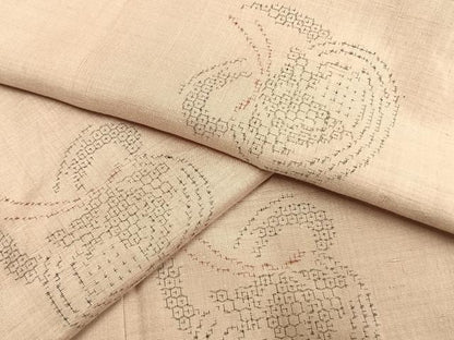 平和屋着物●結城紬　80亀甲　飛び亀甲柄　舞蝶文　正絹　逸品　未使用　AABK1589fy