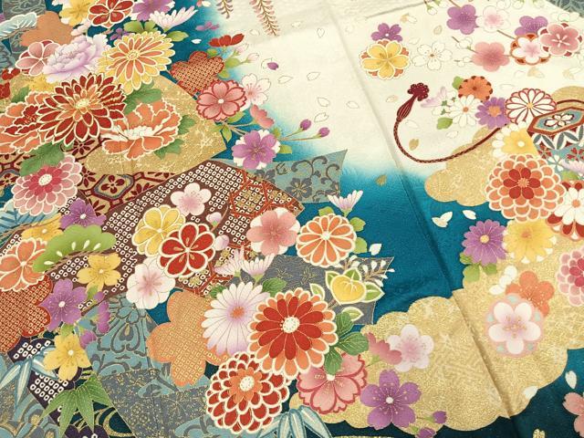 平和屋着物●豪華振袖　駒刺繍　草花文　暈し染め　金彩　銀通し地　正絹　逸品　AABK1622fy