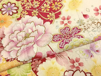 平和屋着物●豪華振袖　花蝶文　暈し染め　金糸　金銀彩　銀通し地　正絹　逸品　AABK1626fy
