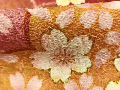 平和屋着物●豪華振袖　舞桜文　暈し染め　金彩　金通し地　正絹　逸品　AABK1627fy