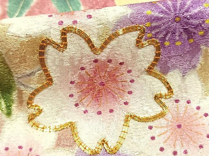 平和屋着物●豪華振袖　駒刺繍　舞桜文　暈し染め　金通し地　鈴乃屋扱い　正絹　逸品　AABK1640fy