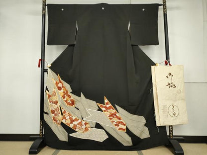 平和屋着物●銀座きしや　黒留袖　駒刺繍　矢羽根花松文　たとう紙付き　正絹　逸品　AABK1703cs