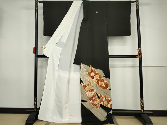 平和屋着物●銀座きしや　黒留袖　駒刺繍　矢羽根花松文　たとう紙付き　正絹　逸品　AABK1703cs
