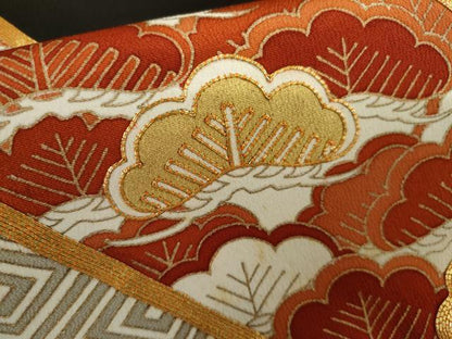 平和屋着物●銀座きしや　黒留袖　駒刺繍　矢羽根花松文　たとう紙付き　正絹　逸品　AABK1703cs