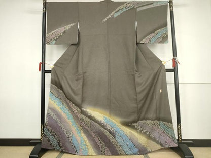 平和屋着物●十日町 名門 滝泰謹製 訪問着 中国三大刺繍 相良刺繍 おぼろ染め 重ね絞り 舞花文 暈し染め 金通し地 正絹 逸品 AABK1738cs
