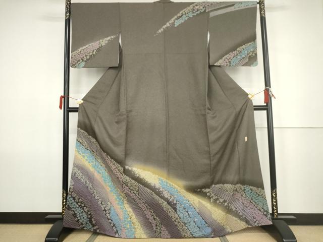 平和屋着物●十日町 名門 滝泰謹製 訪問着 中国三大刺繍 相良刺繍 おぼろ染め 重ね絞り 舞花文 暈し染め 金通し地 正絹 逸品 AABK1738cs