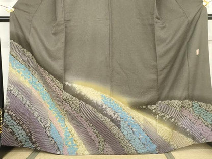 平和屋着物●十日町 名門 滝泰謹製 訪問着 中国三大刺繍 相良刺繍 おぼろ染め 重ね絞り 舞花文 暈し染め 金通し地 正絹 逸品 AABK1738cs