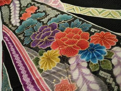 平和屋着物●十日町友禅　関芳　振袖　絞り　蔓帯草花文　黒地　金糸　金彩　仮絵羽　逸品　未使用　AABK1759cs