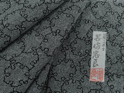 平和屋着物●伝統工芸士　岡崎忠良　江戸小紋　雪輪重ね文　正絹　逸品　AABK1764cs
