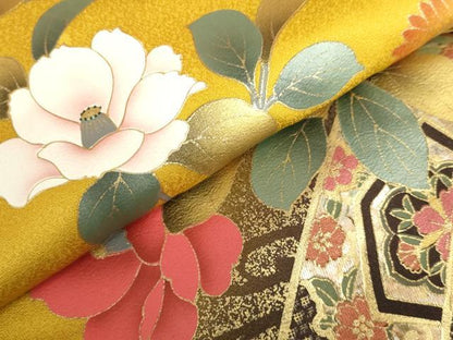 平和屋着物●小振袖　二尺袖　鴛鴦草花文　暈し染め　金彩　正絹　逸品　AABK1781cs