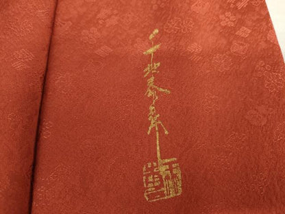 平和屋着物●世界的友禅作家　千地泰弘監修　色無地　花宝尽くし地紋　紅樺色　正絹　逸品　AABK1812cs