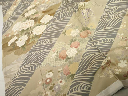 平和屋着物●訪問着　作家物　駒刺繍　立波草花文　金彩　仮絵羽　正絹　逸品　未使用　AABK1827cs