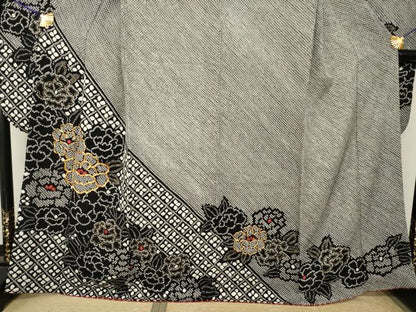 平和屋着物●豪華振袖　総絞り　駒刺繍　舞花文　黒地　金彩　正絹　逸品　AABK1917ck