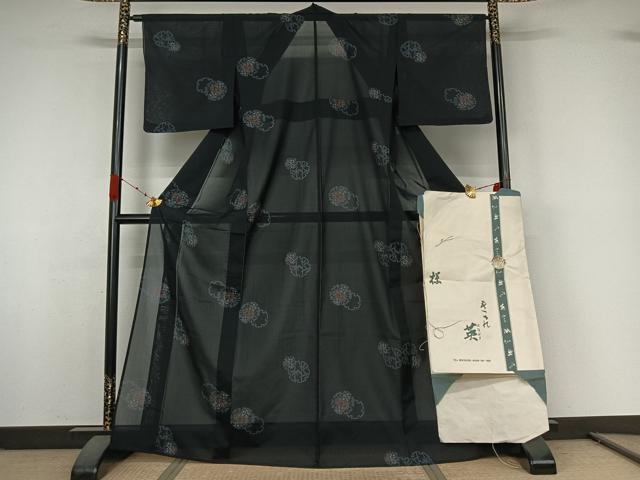 平和屋着物＊夏物　洗える最高級着物　＜英＞はなぶさ謹製　小紋　雪輪花文　黒地　たとう紙付き　洗える着物　AABK2020jh