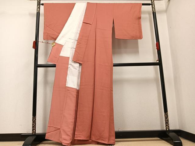 平和屋着物●上質な色無地　霞地紋　甚三紅色　正絹　逸品　未使用　AABK2121ph