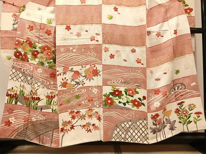 平和屋着物●豪華振袖　駒刺繍　渡り橋草花文　金彩　正絹　逸品　AABK2260ph