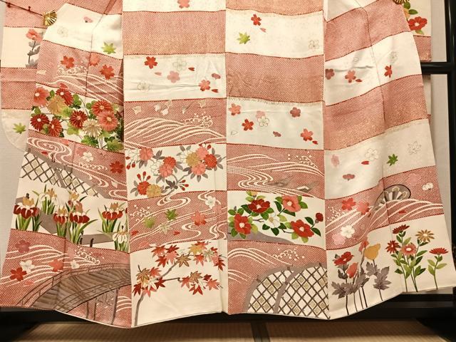 平和屋着物●豪華振袖　駒刺繍　渡り橋草花文　金彩　正絹　逸品　AABK2260ph
