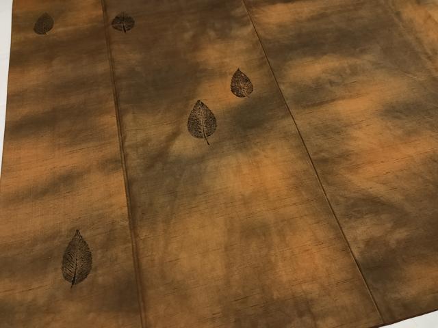 平和屋着物●本場縞大島紬　舞葉文　武島織物謹製　証紙付き　正絹　逸品　AABK2271ph