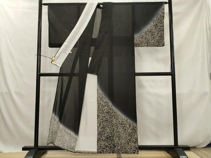 平和屋着物＊夏物　訪問着　紗　刺繍　草葉文　蛍　暈し染め　黒地　金彩　正絹　逸品　AABK2793st