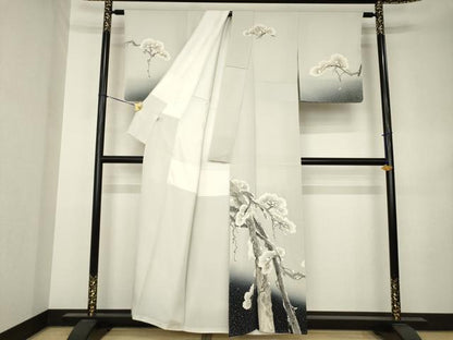 平和屋着物●訪問着　作家物　雪持ち松文　兎　暈し染め　正絹　逸品　AABK3058ck